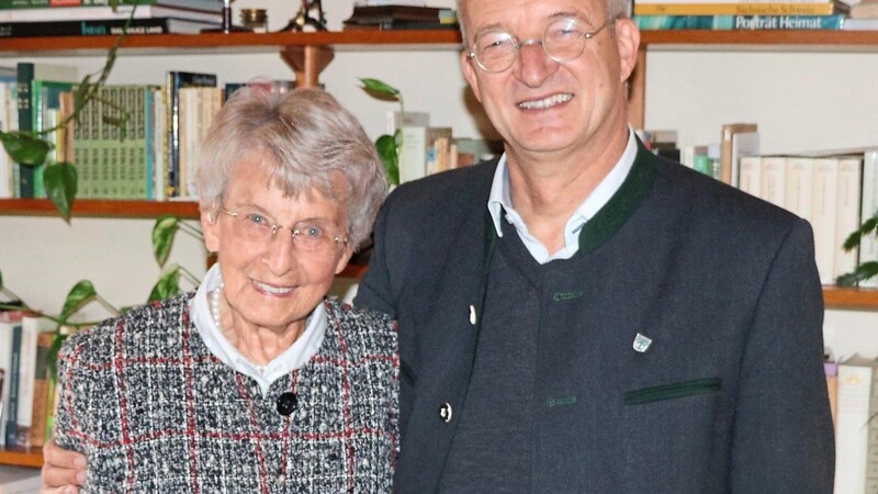 Bürgermeister Markus Ackermann gratulierte Dr. Susanne Lechner zum 90.