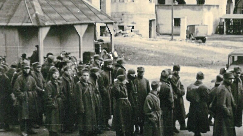 Einige erhalten gebliebene Fotos zeigen das Eintreffen der ersten Kriegsgefangenen im Stalag VII A.