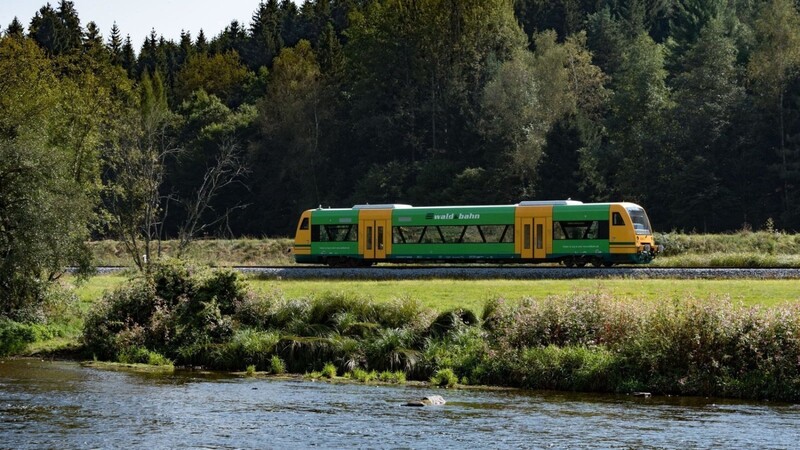 Ab 3. Oktober fährt die Waldbahn zwischen Zwiesel und Deggendorf wieder regulär. (Symbolbild)
