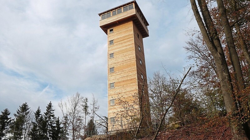 Mit 20,5 Metern Höhe ist der neue Aussichtsturm am Bleschenberg eine imposante Erscheinung.