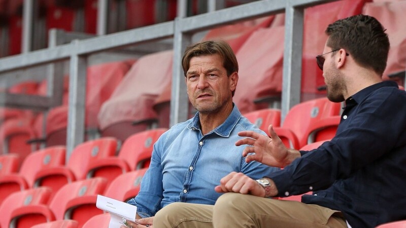 Wolfgang Beller (links) ist in neuer Funktion zurück beim FC Augsburg.