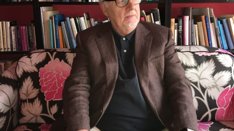 Jens Malte Fischer wurde 1943 in Salzburg geboren. Er studierte Germanistik, Geschichte und Musikwissenschaft sowie Gesang in Saarbrücken, Frankfurt und München. Er lehrte von 1989 bis 2009 als Professor für Theaterwissenschaft an der Ludwig-Maximilians-Universität