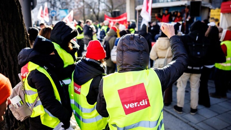 Post-Beschäftigte streiken in München.
