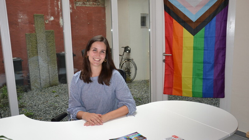 Jasmin Faulstich ist Gründungsmitglied des Vereins Queer in Niederbayern, ausgebildete Sozialarbeiterin und leitet die neue queere Beratungsstelle für Niederbayern.