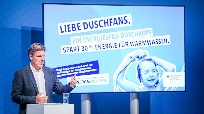 Robert Habeck (Bündnis 90/Die Grünen), Bundesminister für Wirtschaft und Klimaschutz, stellt auf einer Pressekonferenz die Kampagne "80 Millionen gemeinsam für Energiewechsel" vor.