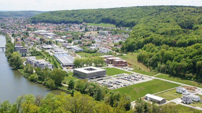 Mehr als 700 Arbeitsplätze im Gewerbegebiet und ein schmuckes Wohngebiet sind im "Donaupark" entstanden.