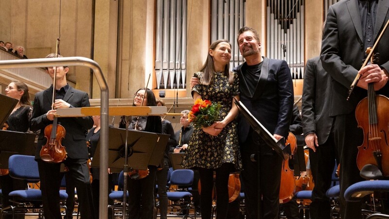 Der Dirigent und Komponist Matthias Pintscher mit seiner ehemaligen Schülerin Nina Senk im Herkulessaal.