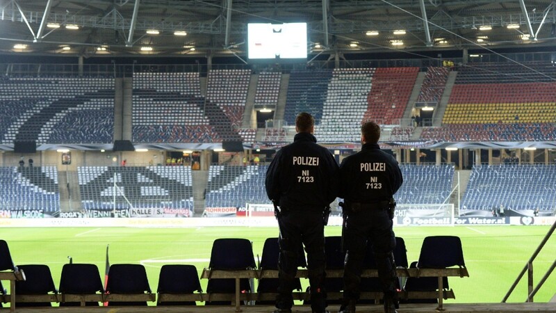 Das Fußball-Länderspiel Deutschland-Niederlande in der HDI-Arena in Hannover ist am Dienstagabend abgesagt worden.