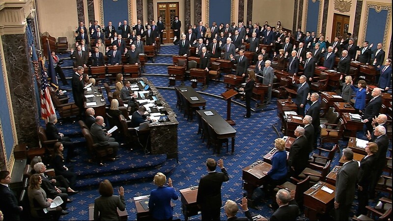 Im US-Senat beginnt am Dienstagabend der inhaltliche Teil des Amtsenthebungsverfahrens gegen Präsident Donald Trump.