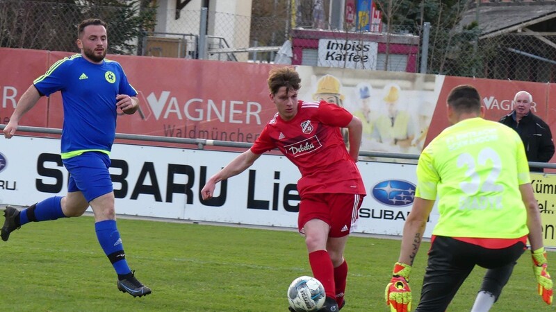 Die SG Geigant/Waldmünchen II (rot) ist klassentiefster Endspielteilnehmer bei den Toto-Pokal-Kreisfinals. Sie setzte sich im Halbfinale gegen den FC Eintracht Schwandorf durch.