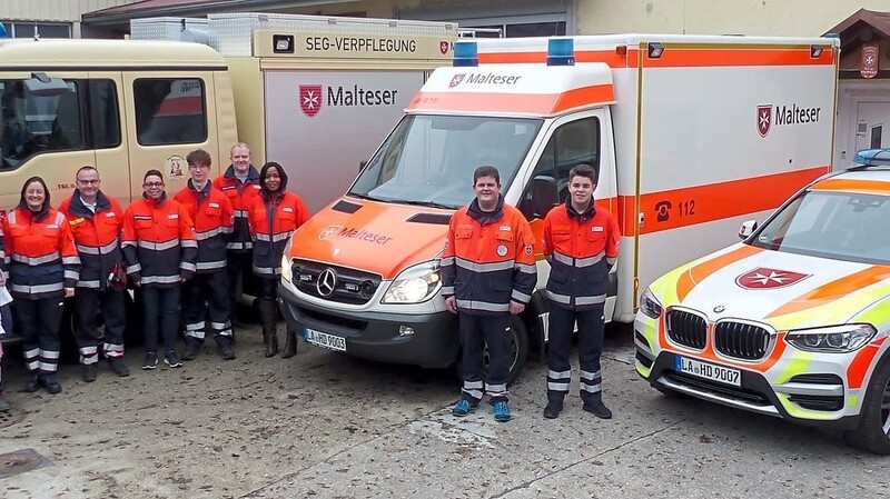 Die Malteser aus Velden sind stets bereit für Einsätze in Velden und dem Umland. Hier nur einige Helfer und die 2022 am häufigsten eingesetzten Fahrzeuge der Hilfsorganisation.