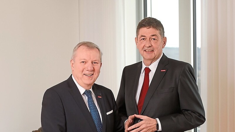 Handwerkskammerpräsident Dr. Georg Haber (re.) und HWK-Hauptgeschäftsführer Jürgen Kilger (li.) fordern Verbesserungen bei den Corona-Finanzhilfen.