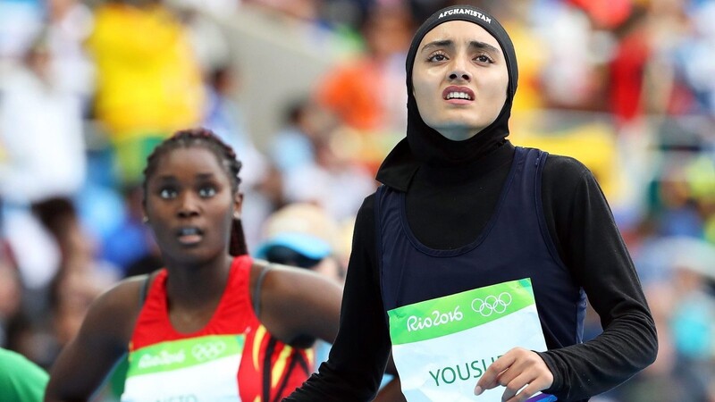 Kamia Yousufi (r.) aus Afghanistan bei den Olympischen Spielen in Rio de Janeiro 2016. Nach der Rückkehr der Taliban schweben afghanische Sportlerinnen in Lebensgefahr.