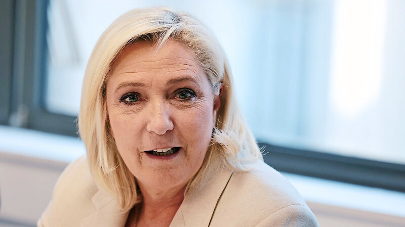 Marine Le Pen ist das Gesicht des heutigen Rassemblement National. Dafür hat sich die 54-Jährige auch von ihrem Vater distanziert.