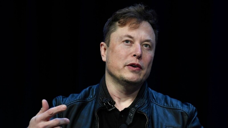 Elon Musk hat seinen Deal ausgesetzt, da er Berechnungen abwarten wolle, dass Accounts ohne echtem Nutzer unter fünf Prozent liegen. (Archivbild)