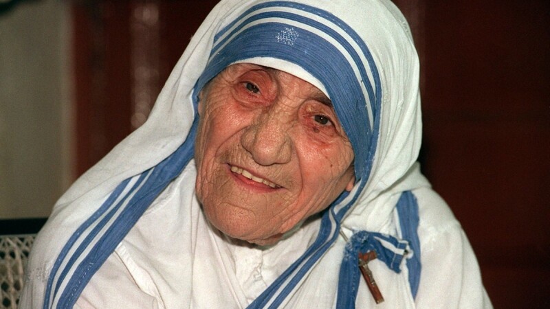 Die katholische Ordensschwester und Friedensnobelpreisträgerin Mutter Teresa. Zeitlebens hat sich Mutter Teresa den Ärmsten der Armen angenommen.