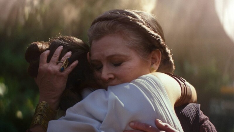 Zweieinhalb vollgepackte Trailer-Minuten lassen nicht viele sichere Schlüsse zu. Einer davon ist aber: Es gibt ein letztes Wiedersehen mit der 2016 verstorbenen Schauspielerin Carrie Fisher, die auch in "Der Aufstieg Skywalkers" noch einmal Leia Organa Solo verkörpert.