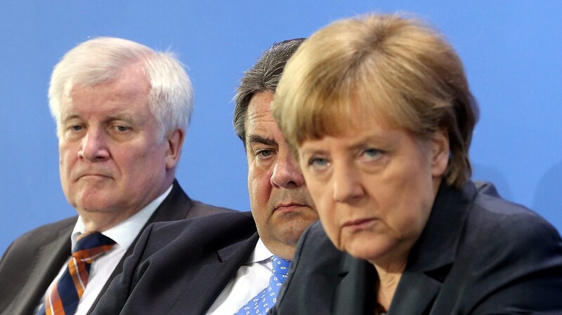 Koalitionäre im Krisenmodus: Bayerns Ministerpräsident Horst Seehofer, Bundeswirtschaftsminister Sigmar Gabriel und Bundeskanzlerin Angela Merkel.
