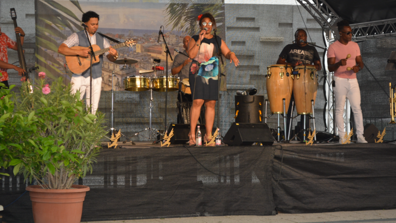 Die Band mit der bekannten Sängerin, die von ihrer Heimat in der Karibik sang.