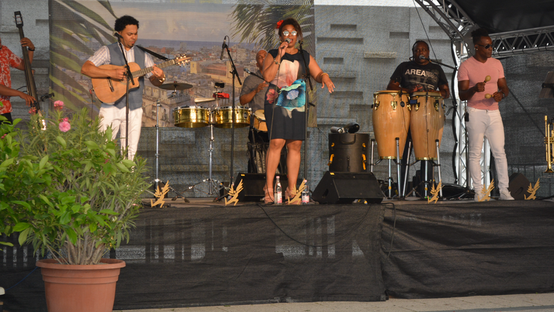 Die Band mit der bekannten Sängerin, die von ihrer Heimat in der Karibik sang.