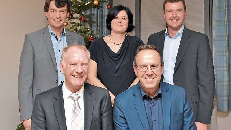 Stehend von links Thomas Kastner, Martina Huber, Stephan Schinagl; sitzend von links Peter Hintermeier, Georg Harrieder.
