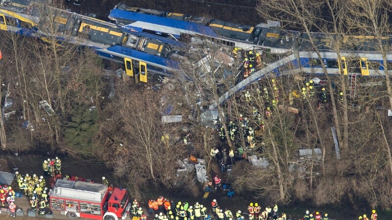 Bei einem schweren Zugunglück in der Nähe von Bad Aibling sind am Dienstagmorgen mehrere Menschen ums Leben gekommen.