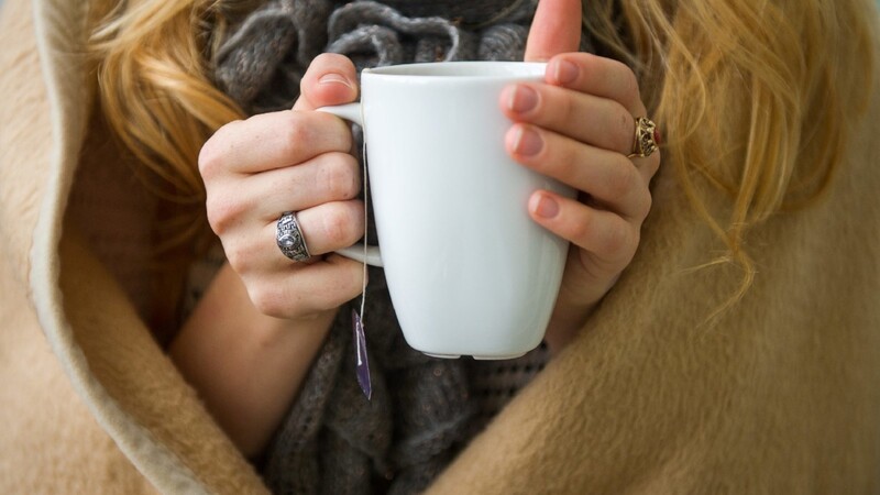 Ein heißer Tee mit Honig wärmt nicht nur, sondern stärkt auch das Immunsystem.