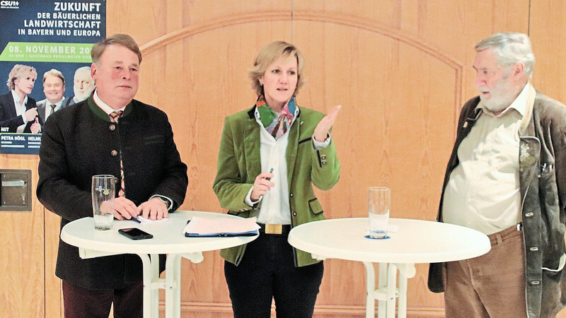 Landtagsabgeordnete Petra Högl diskutierte mit dem früheren EU-Agrarkommissar Franz Fischler (rechts) und Staatsminister a. D. Helmut Brunner.