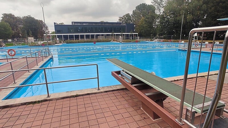 Nur ganz, ganz selten war das Moosburger Schwimmbad so leer wie auf unserem Foto. Die diesjährigen Besucherzahlen sind sehr zufriedenstellend.