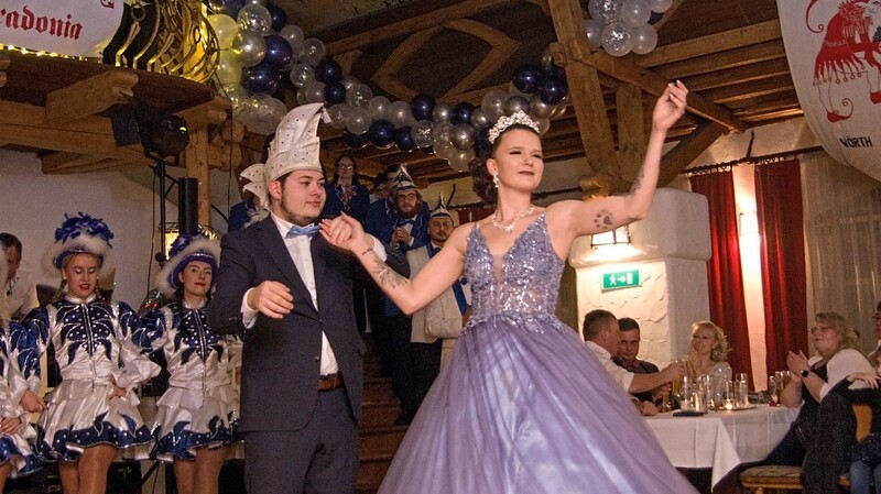 Sascha I. und Sophia I. tanzten den Prinzenwalzer.