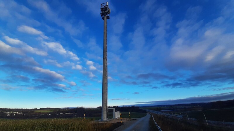 Der neue Mast an der B 15 neu oberhalb von Kläham bietet eine Netzabdeckung von etwas mehr als zwei Kilometern in jede Richtung.