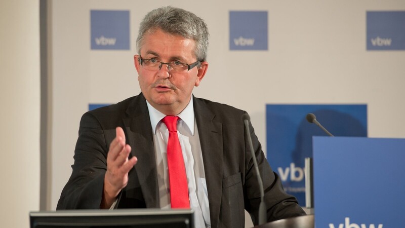 Bertram Brossardt, Hauptgeschäftsführer der Vereinigung der Bayerischen Wirtschaft, sieht die Wirtschaft im Freistaat "auf eine schwere Zeit zusteuern".