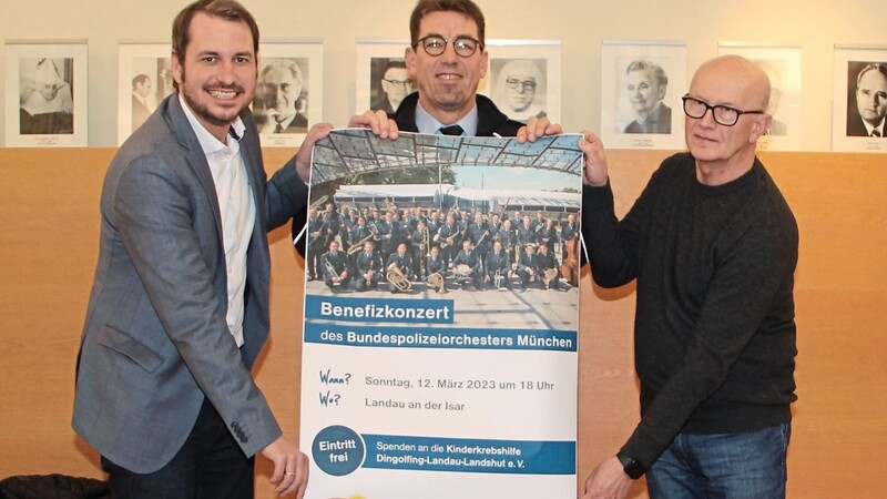 Freuen sich auf das Konzert im März: Bürgermeister Matthias Kohlmayer (v.l.), Werner Straubinger von der Bundespolizei und Erich Eckhart von der Kinderkrebshilfe Dingolfing-Landau-Landshut.