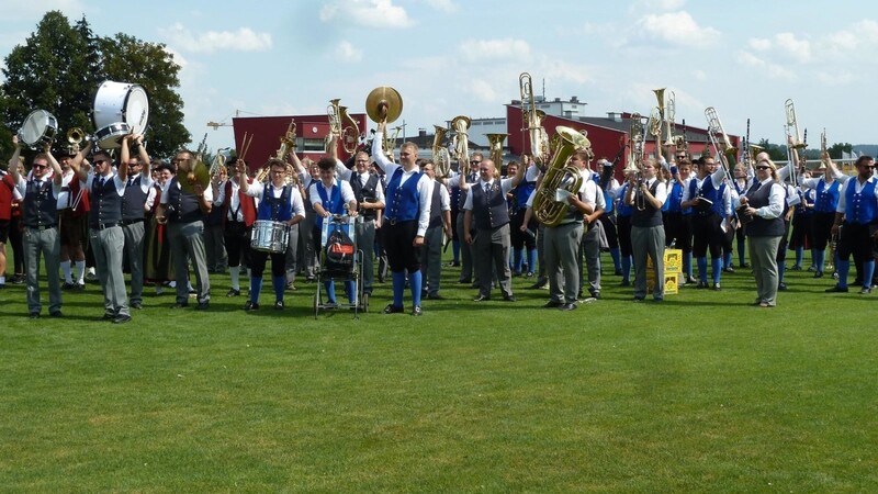 Hoch die Instrumente: Am Sonntag, 4. August, steigt das internationale Musikfest "Klingendes Cham". Finale ist im Stadion.