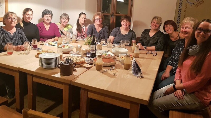 "Feines aus der italienischen Küche" bereitete die Radlinger Damensportgruppe in der Klostermühle Altenmarkt mit Hauswirtschaftsmeisterin Christine Klein zu.