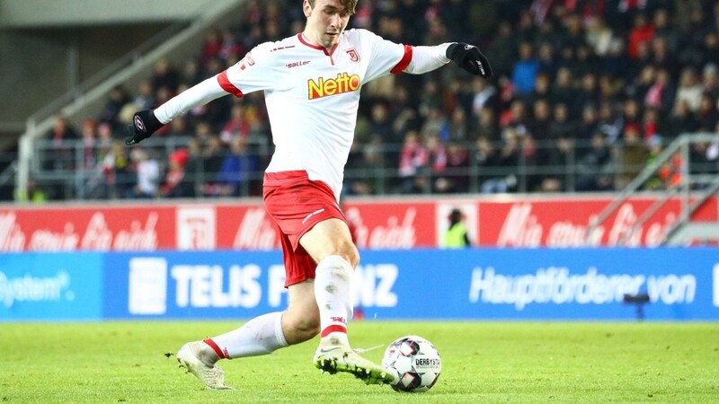 Der Ex-Regensburger Adrian Fein steht offenbar vor einem Wechsel zur PSV Eindhoven.