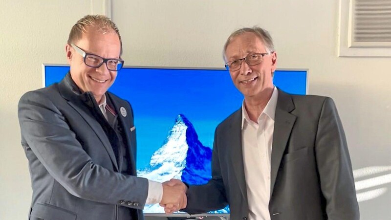 Linhardt-Geschäftsführer Johannes Schick (li.) und Florian J. Nussbaum von der Schweizer Firma Nussbaum sind sich einig geworden, was die Übernahme der Produktionslinien angeht.