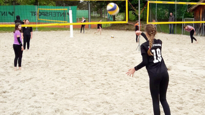 Die Jugend des FTSV Straubing hat vergangenen Freitag das Volleyball-Training wieder aufgenommen.