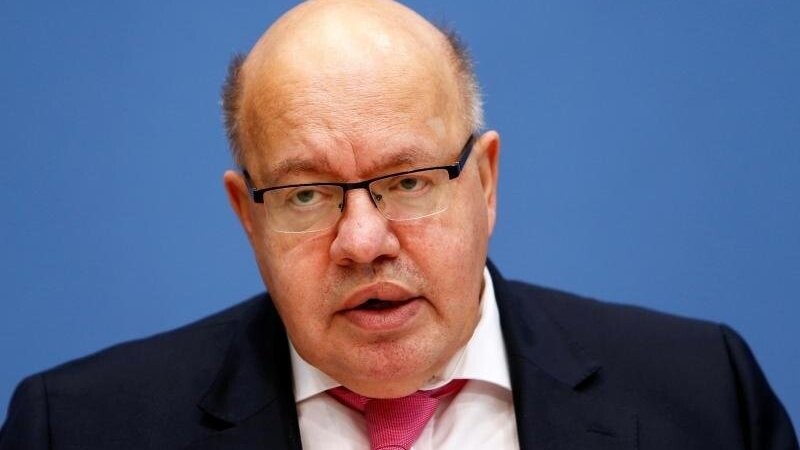 Der Bundesminister für Wirtschaft Peter Altmaier (CDU) ist der Meinung, dass bei hohen Coronazahlen sich Lockerungen verbieten.