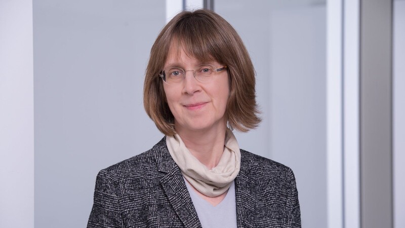 Dr. Susanne Weg-Remers ist Leiterin des Krebsinformationsdienstes im Deutschen Krebsforschungszentrum. Sie sagt: "Arbeit ist ein zentraler Teil unseres Lebens, wir verbringen viele Stunden an unserem Arbeitsplatz. Daher ist es nachvollziehbar, dass Menschen sich auch mit einer möglichen Krebsgefahr in ihrem beruflichen Umfeld auseinandersetzen."