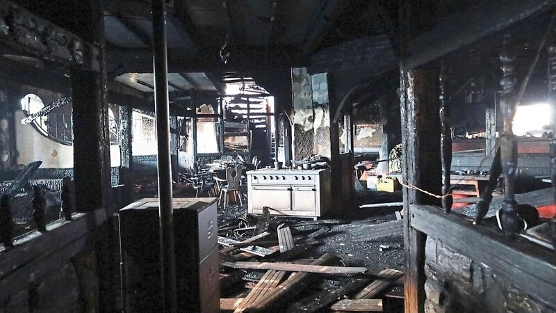 Die Pizzeria in Wallersdorf brannte fast vollständig aus. (Archiv)