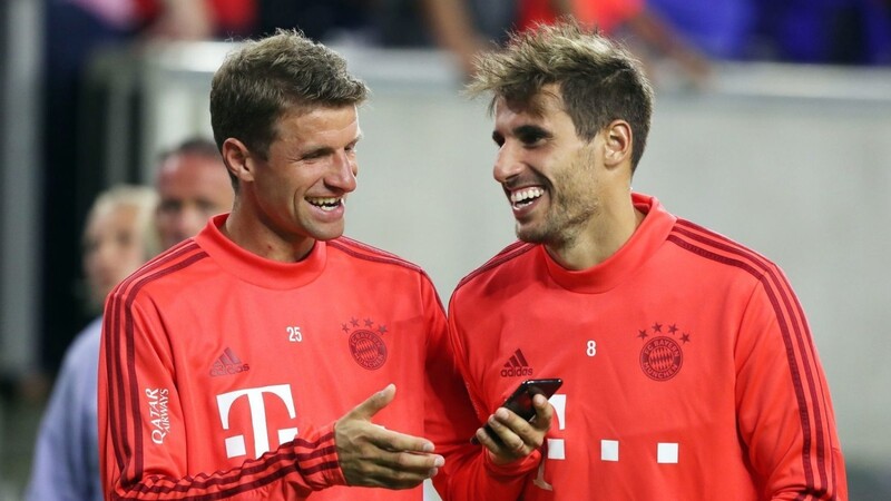 Haben gut lachen: Thomas Müller (l.) und Javi Martínez haben gegen Piräus und Dortmund eine Einsatzgarantie bekommen.