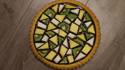 Dieser Kuchen ist nicht nur lecker, er sieht auch außergewöhnlich aus: Der Mosaik-Obstkuchen von Bettina Zeisler.