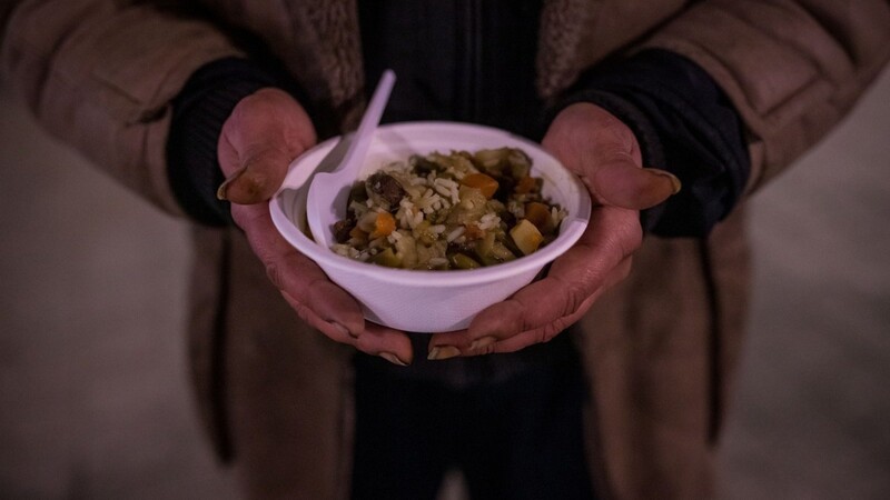 Ein eigens für sie gekochtes Essen gibt es auch dieses Jahr an Heiligabend für die Männer in der Obdachlosenunterkunft. Dafür sorgt die Frau des Hausverwalters.