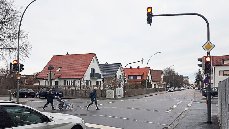 Seit Kurzem ist die Ampel an der Flur-/Weilerstraße auf vielfache Anregungen von Bürgern nur noch von 7 bis 20 Uhr in Betrieb.