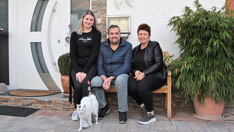 Auf Tochter Melina (links), Ehefrau Tatjana und ihre Unterstützung ist Jochen Meier sehr stolz.