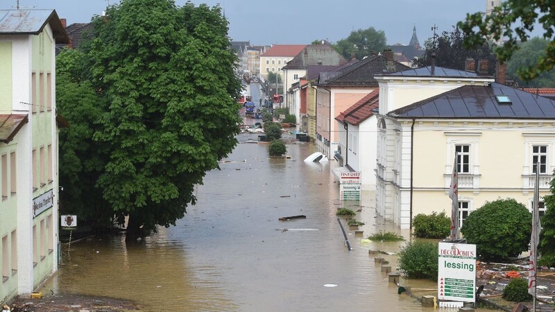 Ausnahmezustand in Simbach am Inn: Die Stadt wurde 2016 vom Hochwasser komplett überflutet.