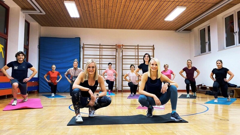 Der Yoga-Kurs der neuen Sparte Fitness und Gesundheit des SV Kollnburg findet im Turnraum der Kollnburger Grundschule statt.