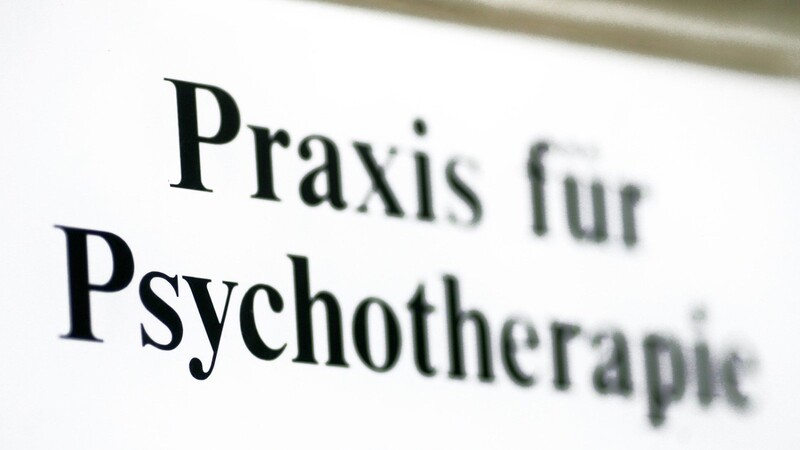 34 Psychotherapeuten gibt es im Landkreis Cham. Für PSAG-Geschäftsführer Wolfgang Rießelmann sind das aber zu wenig. Ein Indiz dafür sind die Wartelisten, auf denen Patienten bei einer Anfrage landen. Bis zu einem Jahr müssen diese auf einen freien Platz warten.