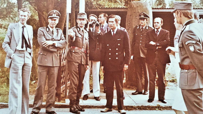 Im Jahr 1976: Heinz Burkhart (3. v. l.) mit Prinz Charles an der Grenze zur DDR.